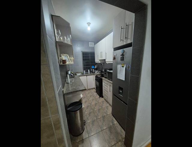 1 BEDROOM APARTMENT FOR SALE IN ESSENWOOD